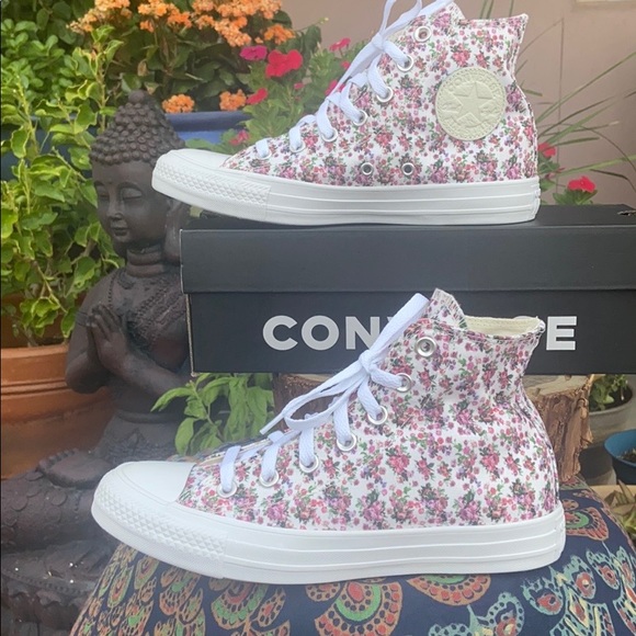 Converse Shoes - New Floral 🌺🌸 Converse High Tops Sz 6